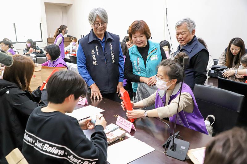 九華山地藏庵捐830萬冬令慰問金 助嘉義弱勢家庭過好年