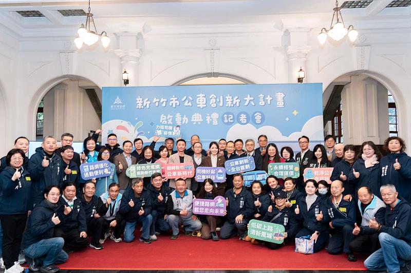 現場長官及與會貴賓合影留念。