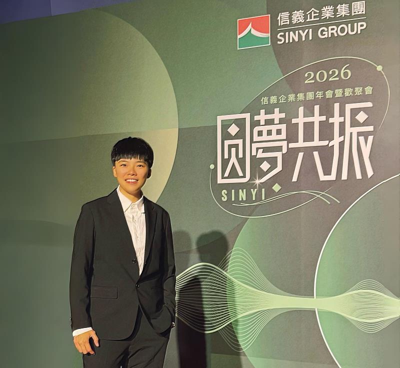 信義房屋三重集美店專案經理李佳霖細看不同房仲品牌的文化與訓練,重視團隊氛圍與制度,最終選擇在信義房屋扎根。