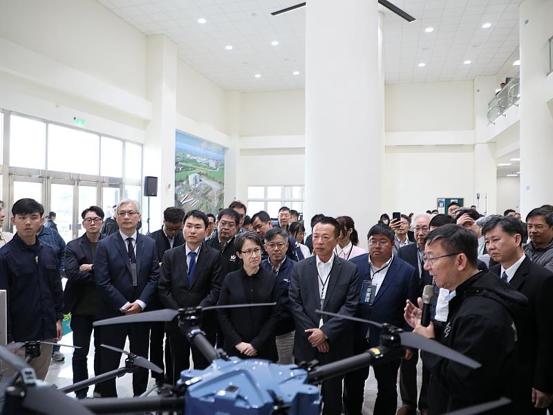 副總統蕭美琴再度訪視亞創中心無人機國家隊