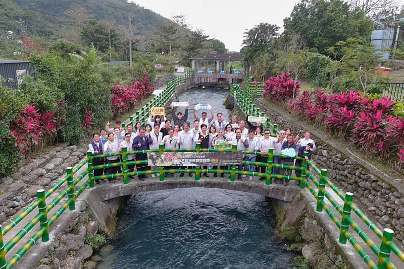 圖1、吉安圳分水門前合影。