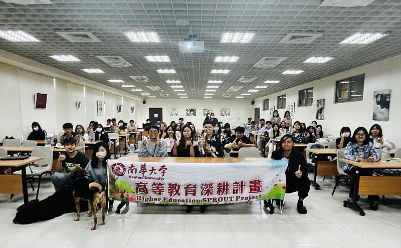 南華大學藝術與設計學院開設院跨領域課程「寵物行銷」，並邀請「米克斯寵物友善空間」經營者陳靖渝蒞校分享實務經驗。