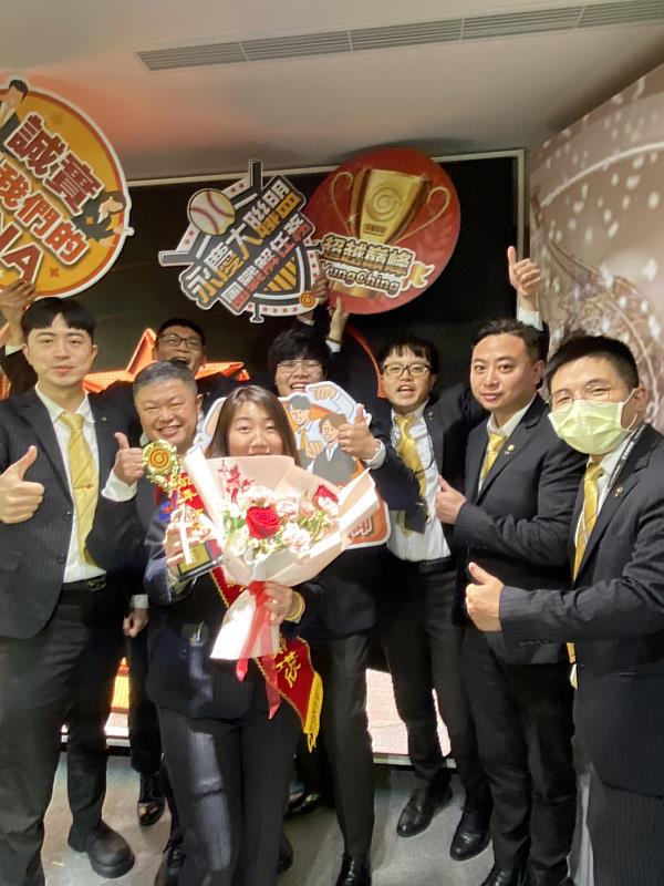 永慶房屋「幸福成家基金」領取資格不受年資與職級限制，即便是入行第1年的業務新人，只要表現優異同樣有機會獲獎。