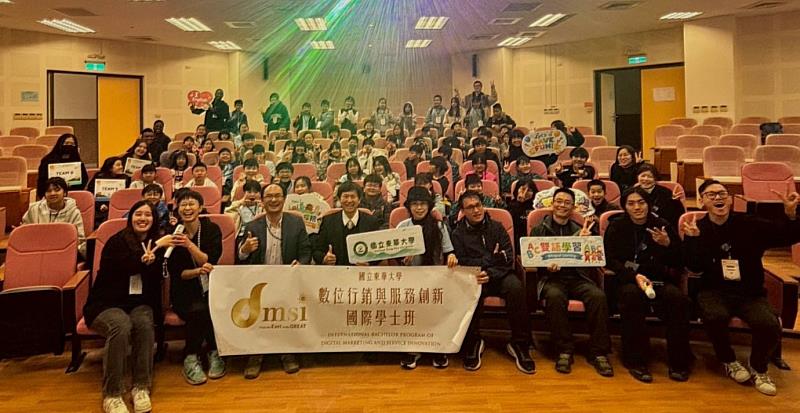 東華大學數行班營隊 帶領學童從律動與自然探索中玩出英語力