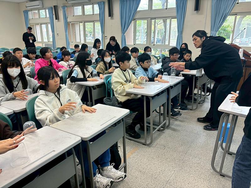 樂來樂好玩－杯子歌。