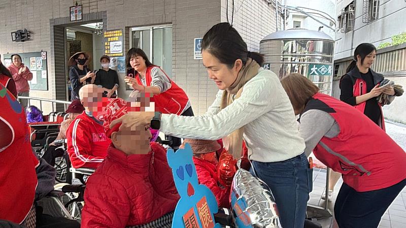 救國團樹林區團委會寒冬送暖 關懷長輩愛心行動展溫情