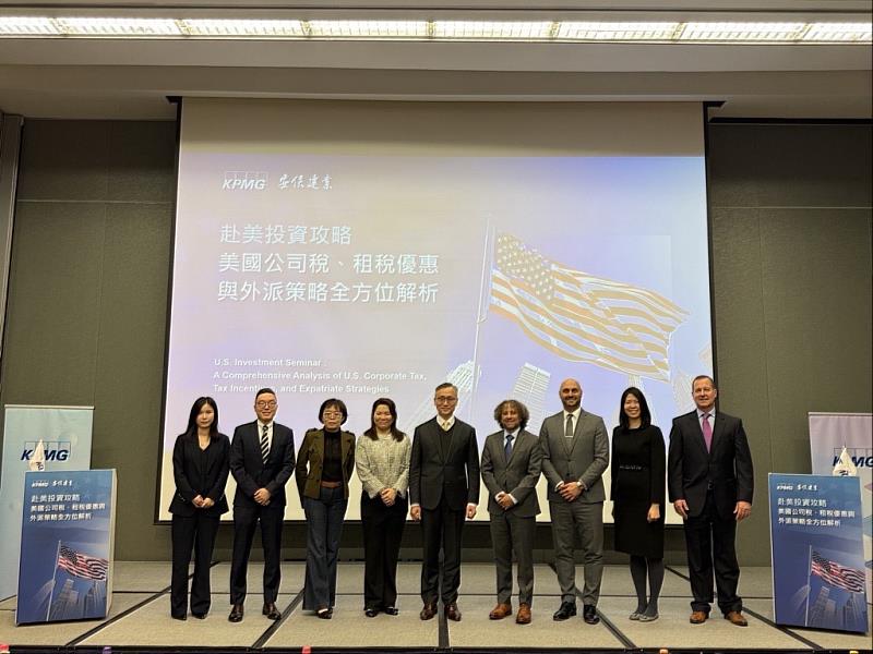 KPMG台灣所今（27）日舉辦「赴美投資關鍵攻略！美國公司稅、租稅優惠與外派策略全方位解析研討會」，KPMG美國所美國稅務高級經理陳沐子（左起）、KPMG安侯建業稅務投資部執業會計師丁英泰、稅務投資部營運長陳彩凰、副執行長丁傳倫、主席陳俊光、KPMG美國所全球租稅優惠與政府補助業務負責人Richard Marcos、美國租稅優惠與政府補助業務合夥人Michael Mehanna、美國稅務高級董事總經理黃浩欣及間接稅科技解決方案總經理Levi Augur均一同與會。