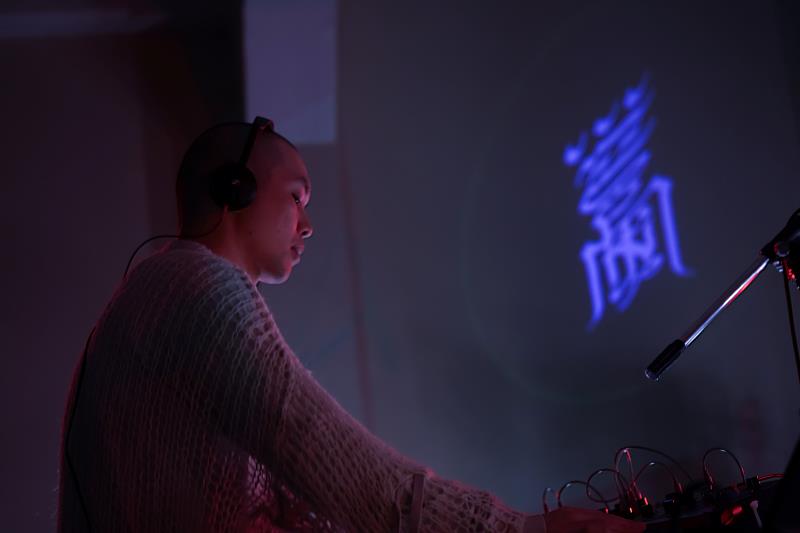 FTK以「煉蠱／蠱毒」為主題的電子音樂，廣受國際策展人好評。