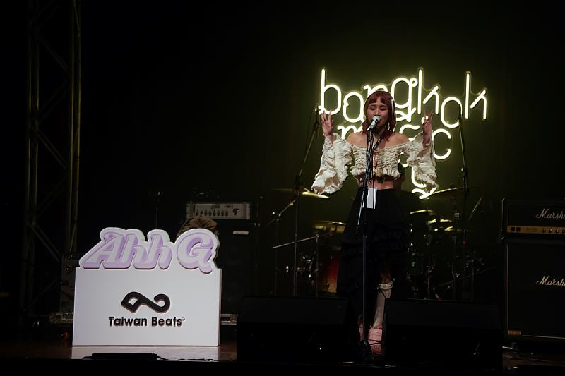 創作歌手阿橘Ahh G帶來充滿活力的演出，台下瞬間化身舞池。