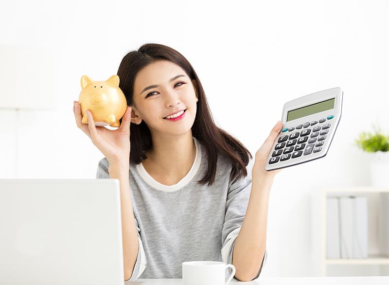 南山人壽推出的「豐傳保倍美元利率變動型終身壽險(定期給付型)」，提供民眾穩健的美元保單選擇，滿足保障與傳承的目標。