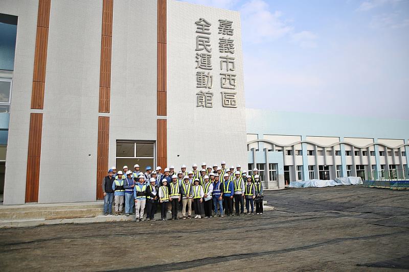 黃敏惠市長視察西區全民運動館 工程進度突破75％ 預計今年完工