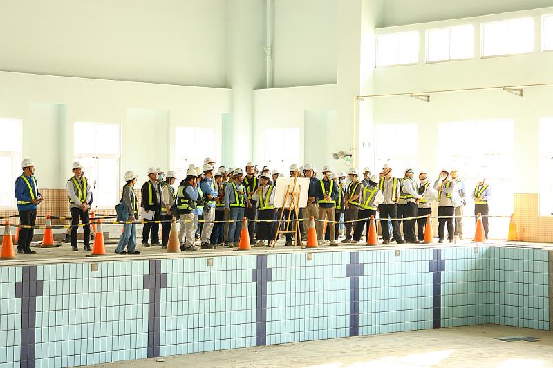 黃敏惠市長視察西區全民運動館 工程進度突破75％ 預計今年完工