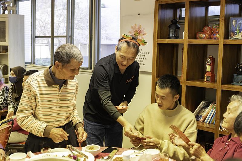 伊甸南投「愛圍爐」 陪長輩團圓迎新年