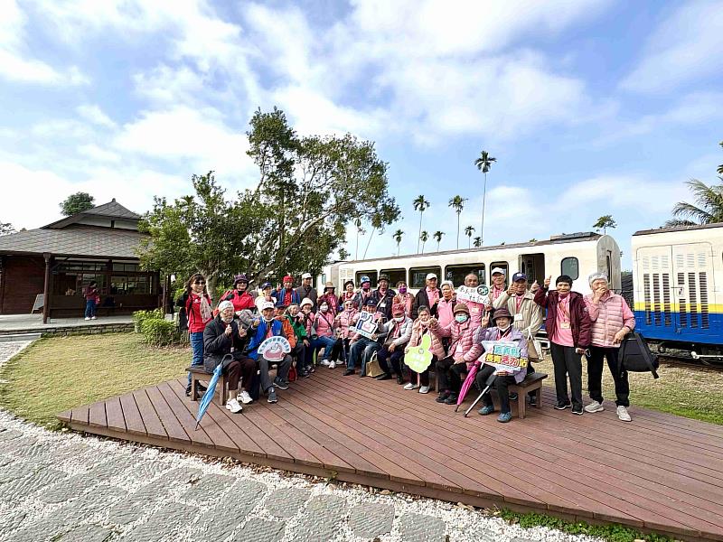 嘉義縣長青活力站長者公益圓夢一日遊