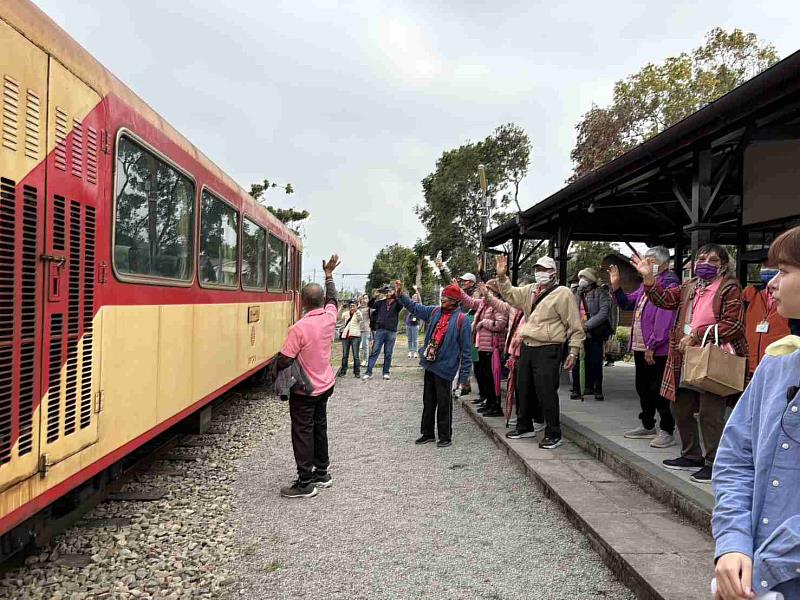 嘉義縣長青活力站長者公益圓夢一日遊