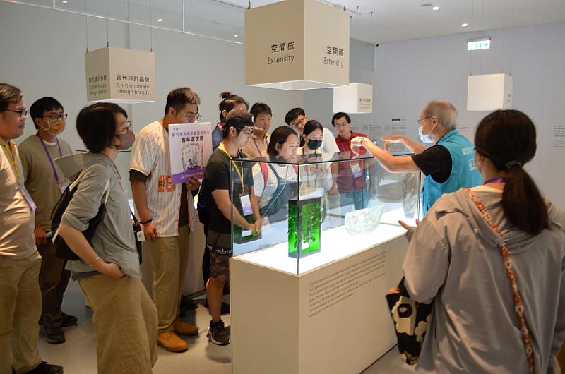 辦理城市導覽服務方案。