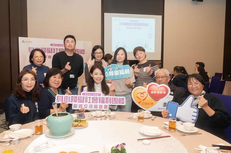 市長高虹安與身障團體交流合影。