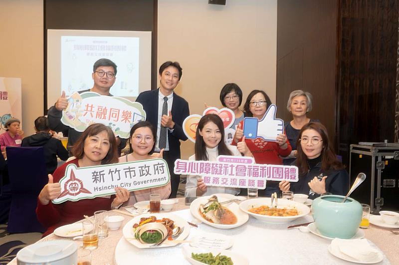 市長高虹安與身障團體交流合影。