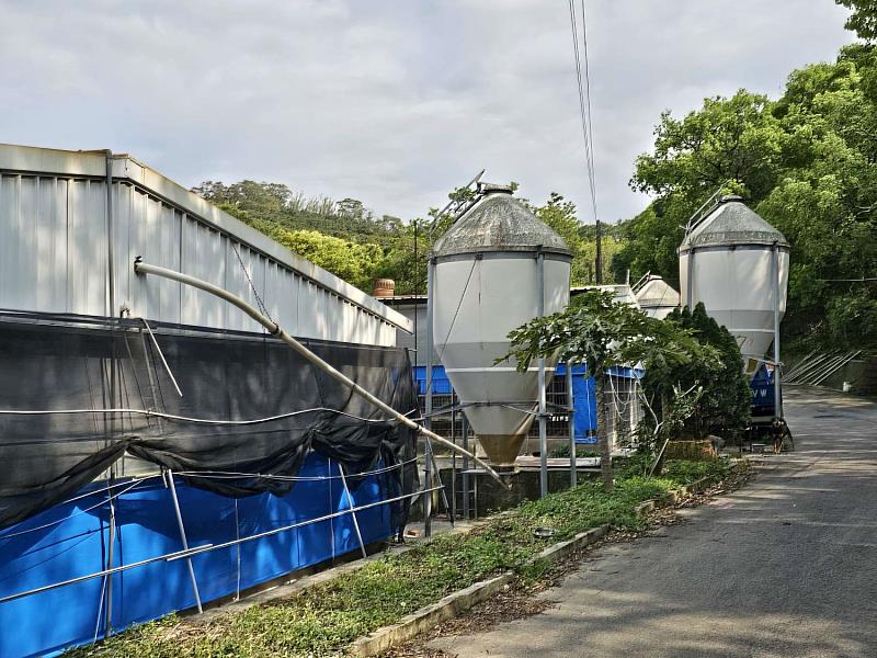 養禽場落實人車管制及生物安全措施。