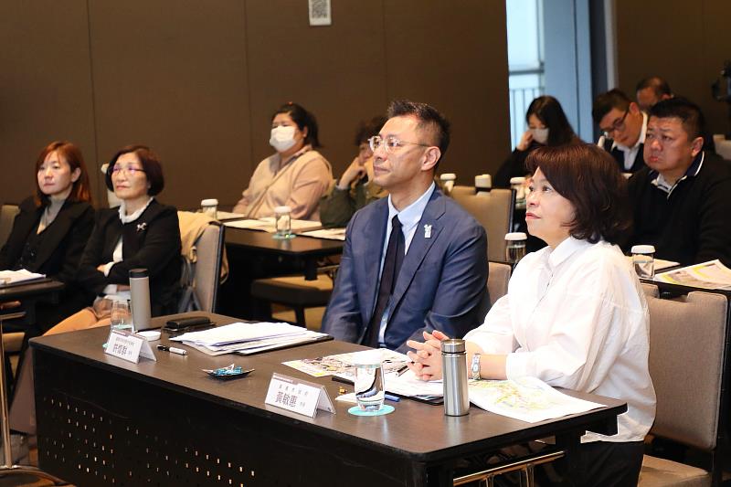 黃敏惠市長率隊北上為民族國小西側二期公辦都更招商。