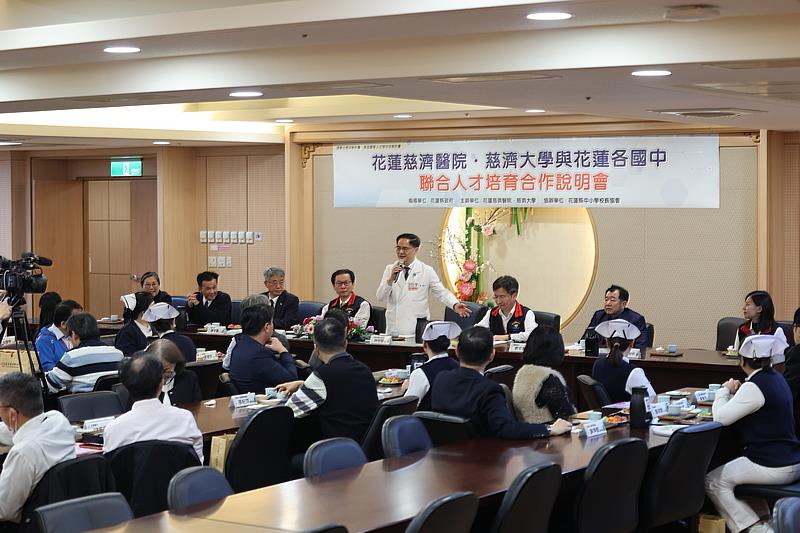 「百萬成星．護理有光」育才計畫於27日啟動，首先舉辦花蓮慈濟醫院、慈濟大學與花蓮各國中聯合人才培育合作說明會，花蓮慈院林欣榮院長感謝教育界參與這項計畫。