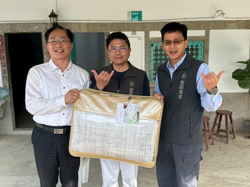 崑山科大以USR行動深耕官田，楊泰和學務長（中）促成企業與社區連結。