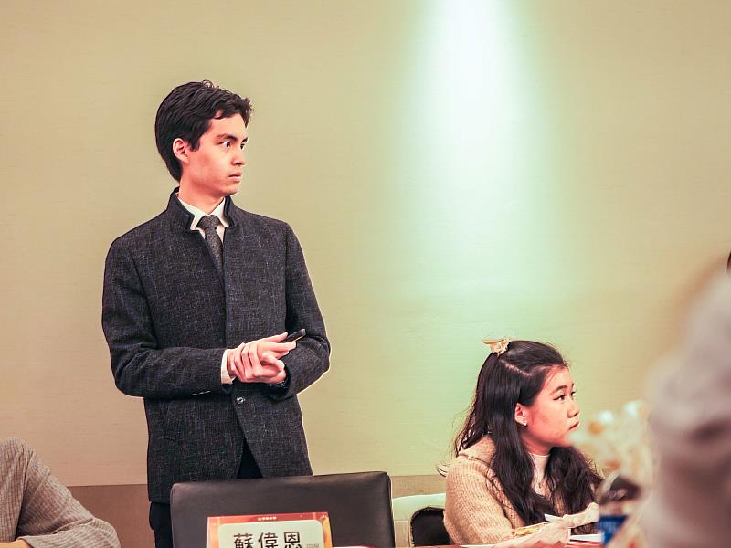 世新廣電系學生蘇偉恩分享在世新求學階段完成的影視作品。（世新大學提供）