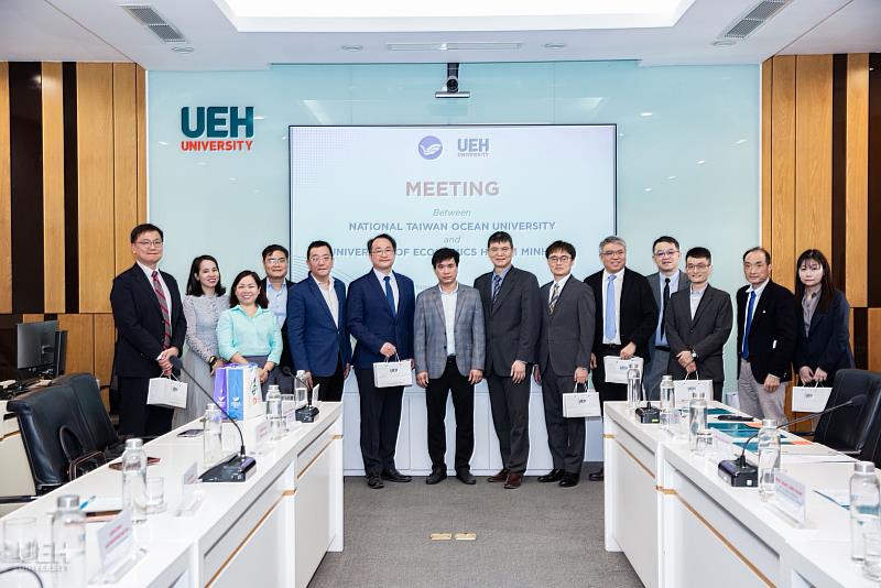 海洋大學與胡志明經濟大學雙方與會主管、師長合照。