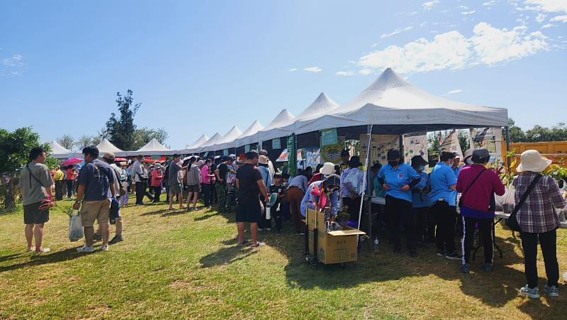 近百攤特色攤商帶來豐富、好吃、好逛、好玩的內容，適合親子同遊。