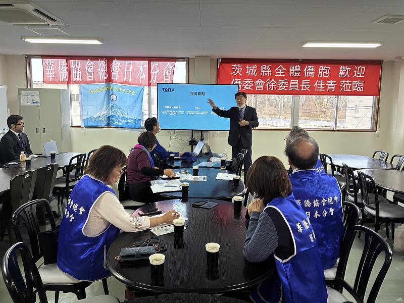 僑務委員林學明簡報介紹當地僑臺商企業。