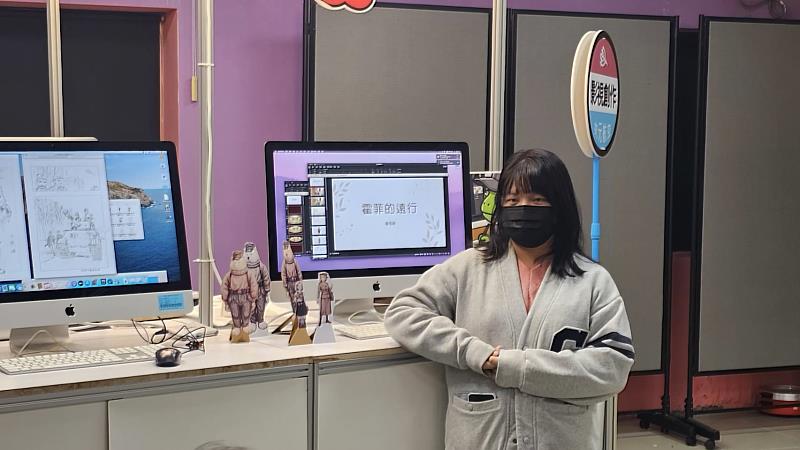 曾佳綺同學說明遊戲設計企劃與玩法。