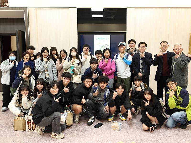 中山醫大攜手科博館30年 高中營隊探索生命科學與永續