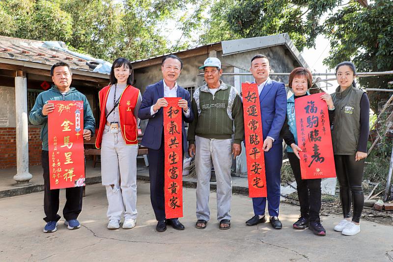 寒冬送暖迎新年 縣長翁章梁拜訪獨居長輩傳遞年節關懷