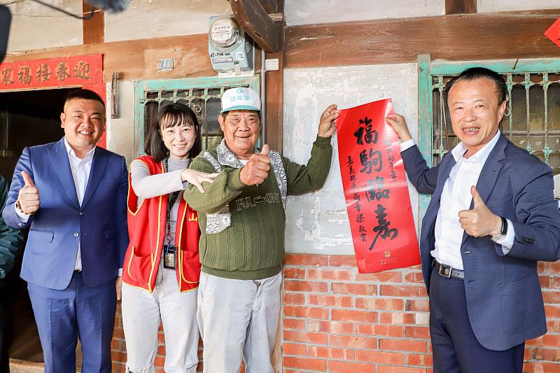 寒冬送暖迎新年 縣長翁章梁拜訪獨居長輩傳遞年節關懷