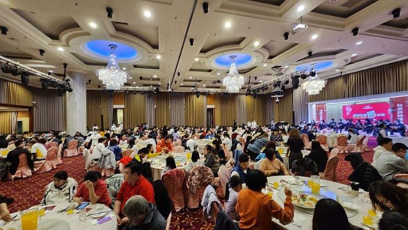 圖說四、活動邀請台南地區14家社福團體及弱勢家庭,共計超過300位嘉賓齊聚一堂,在寒冬中傳遞最溫暖的祝福。