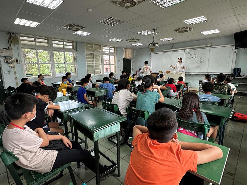 臺南市救國團115年寒假冬令營「空中探險家：無人機初體驗」 實現孩子的飛行夢