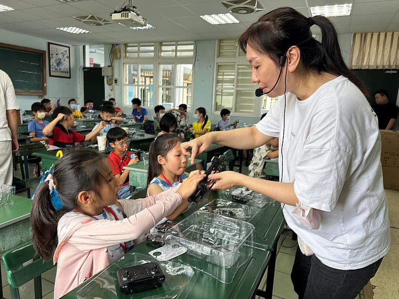 臺南市救國團115年寒假冬令營「空中探險家：無人機初體驗」 實現孩子的飛行夢