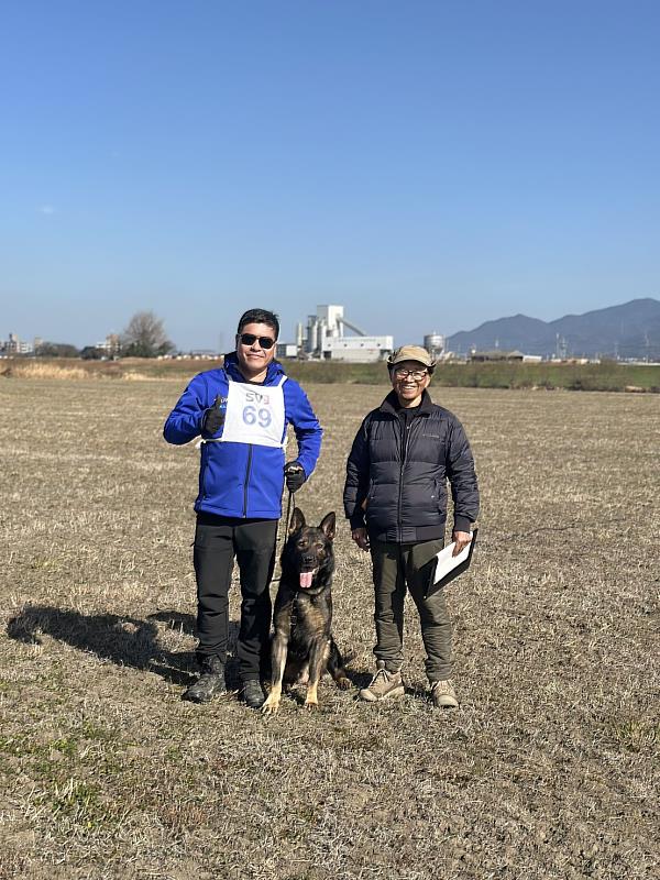 台灣選手王福賢及德國牧羊犬Boomer Vom Wolfsdreieck。(照片提供:中華民國警犬訓練協會)