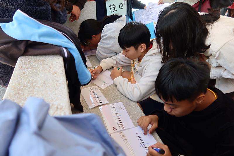 活動透過闖關遊戲,帶領學童認識基礎樂理。
