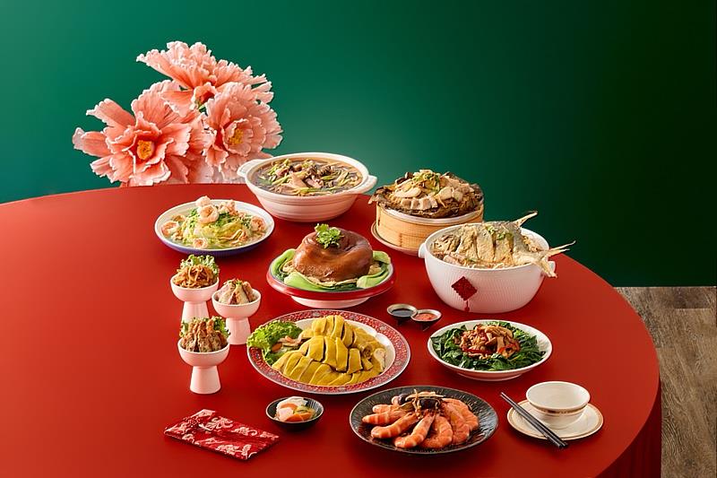 顧客購買外帶年菜套組，凡填寫年菜建議卡，還有機會抽中WMF餐具組。