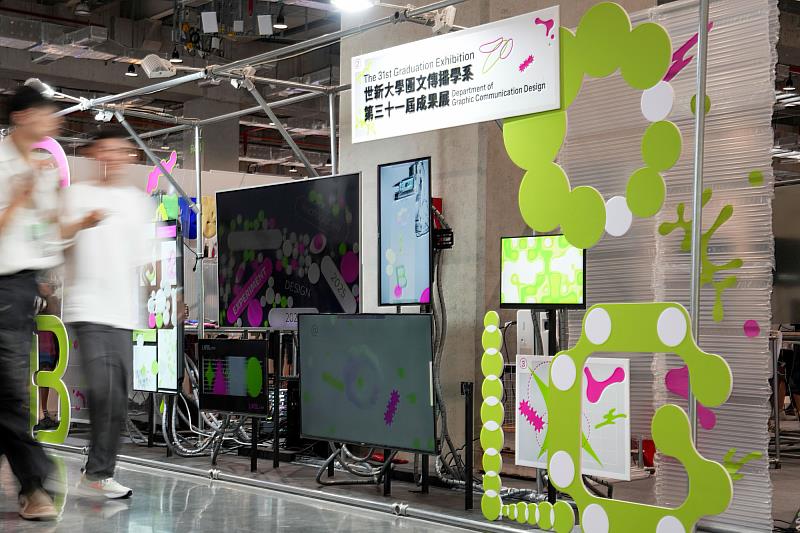 世新大學圖文傳播學系第31屆畢業成果展《L@BLOG實驗室》首次參與新一代設計展即獲肯定。(世新大學提供)
