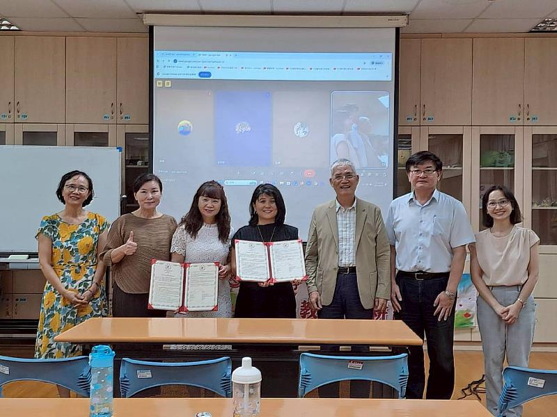 南華大學幼教系與德國BeKids簽署合作協議，高俊雄校長（右3）、賴淑玲副校長（左2）及國際處郭玉德副處長（右2）出席見證。