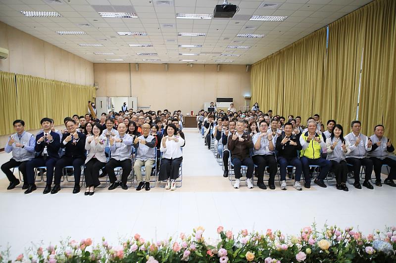嘉市勞青處、企劃處、環保局聯合佈達 黃敏惠市長期勉跨域歷練