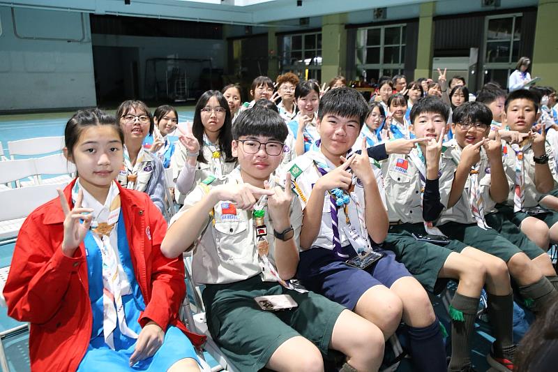 嘉義市民生國中與南興國中女童軍。