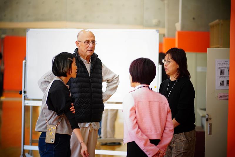 南大學術交流，專家與 Dr. Joe Winston 交流戲劇融入語言教學的實務經驗。