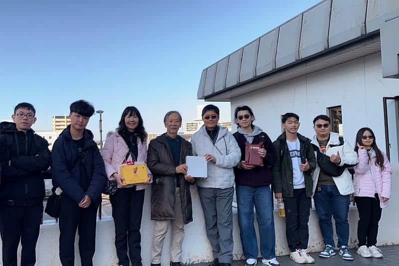 南大團隊與日本大阪府立大學前校長辻洋教授合影，特別感謝其長期促進台日學術交流與跨領域國際合作。