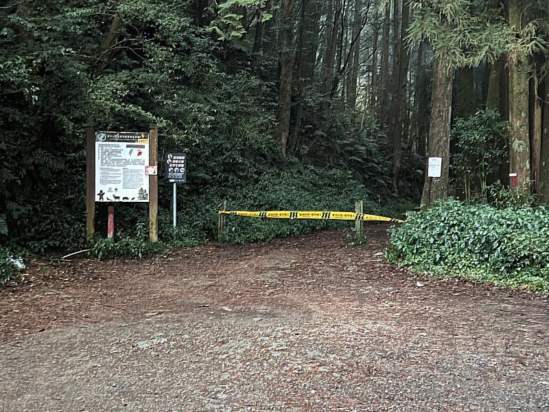 林業保育署嘉義分署在石山引水道入口處設立告示及加裝鐵鍊，避免遊客進入黑熊活動頻繁區域。