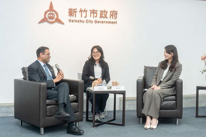 會長德寧瀚致詞。