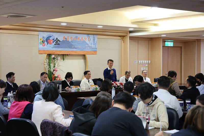 健保署東區業務組黃兆杰組長感謝各功能小組成員積極參與，希望東區全人照護計畫能透過更多的交流，擬訂合適兩縣民眾的政策與策略。