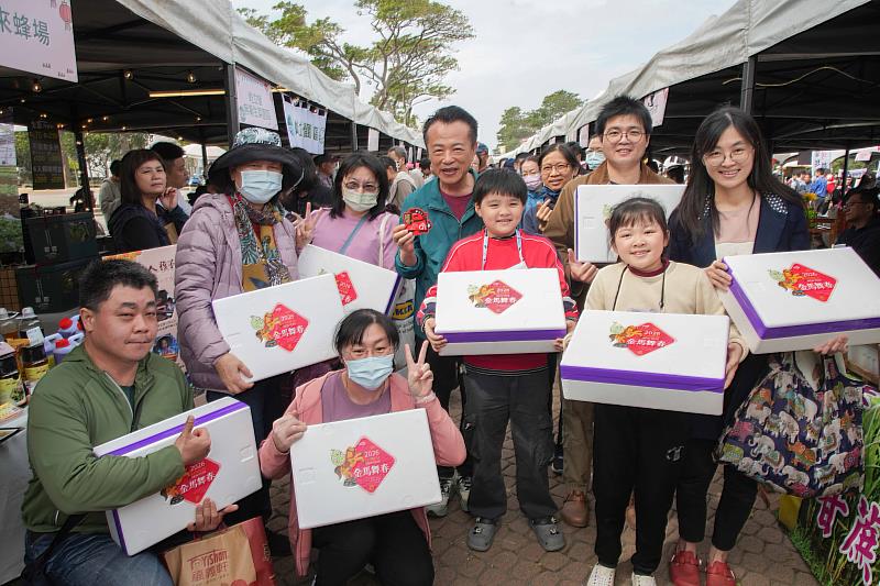 迎新春、辦年貨一次到位 嘉有好市集年貨大街熱鬧登場